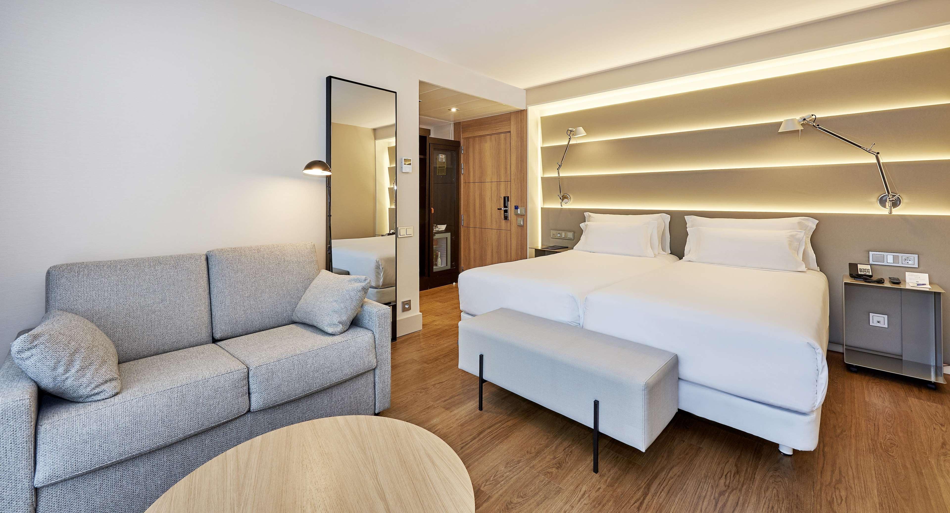 Nh Sants Barcelona Hotel Ngoại thất bức ảnh