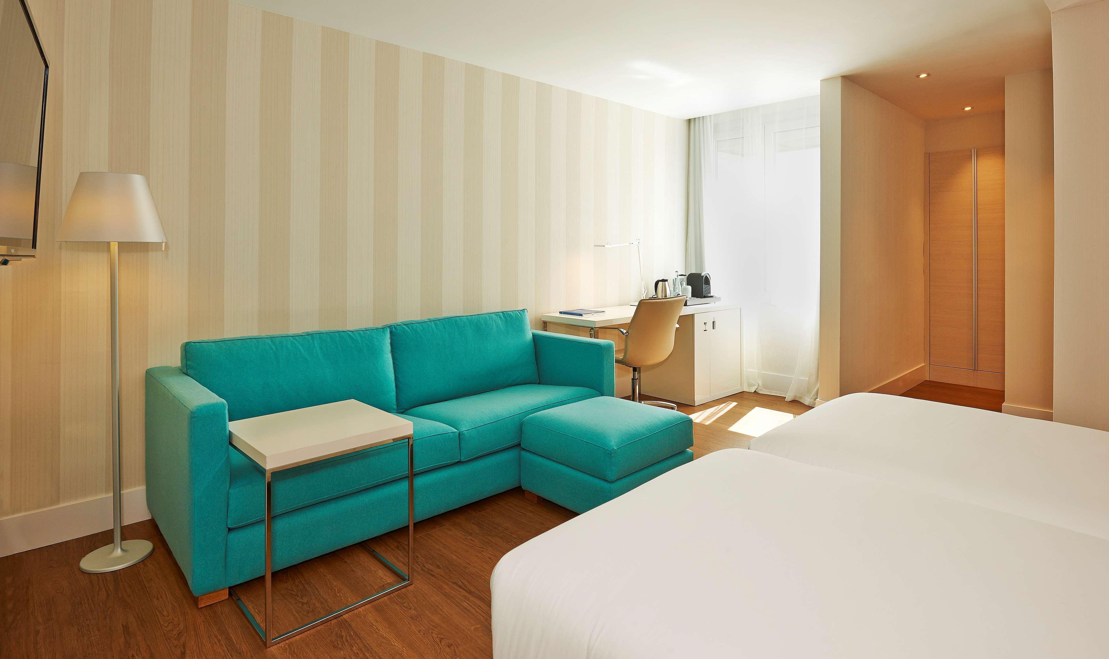 Nh Sants Barcelona Hotel Ngoại thất bức ảnh