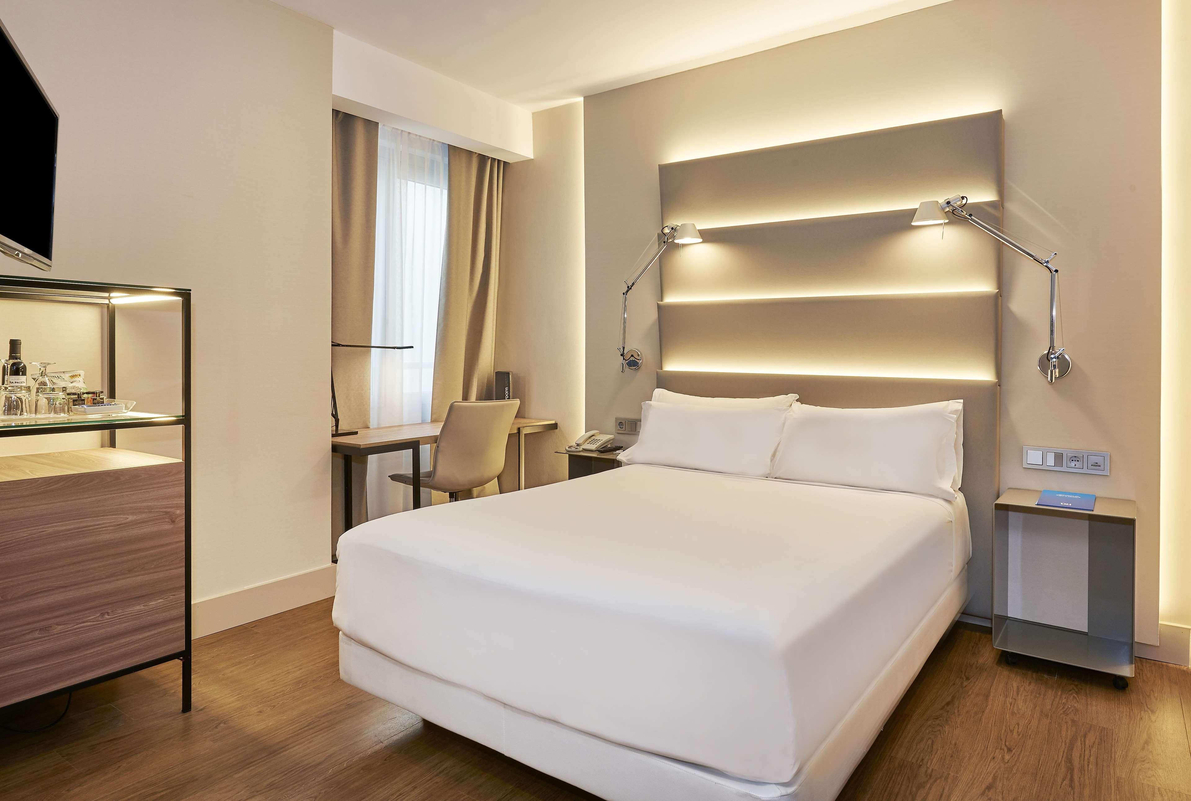 Nh Sants Barcelona Hotel Ngoại thất bức ảnh