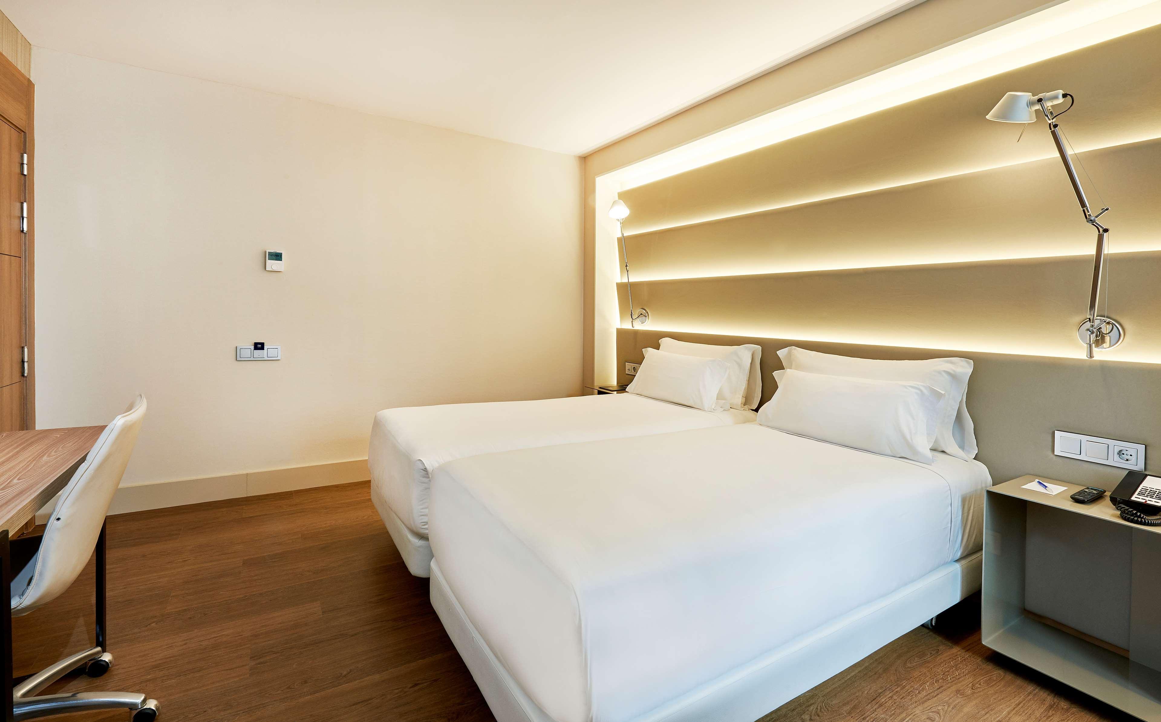 Nh Sants Barcelona Hotel Ngoại thất bức ảnh