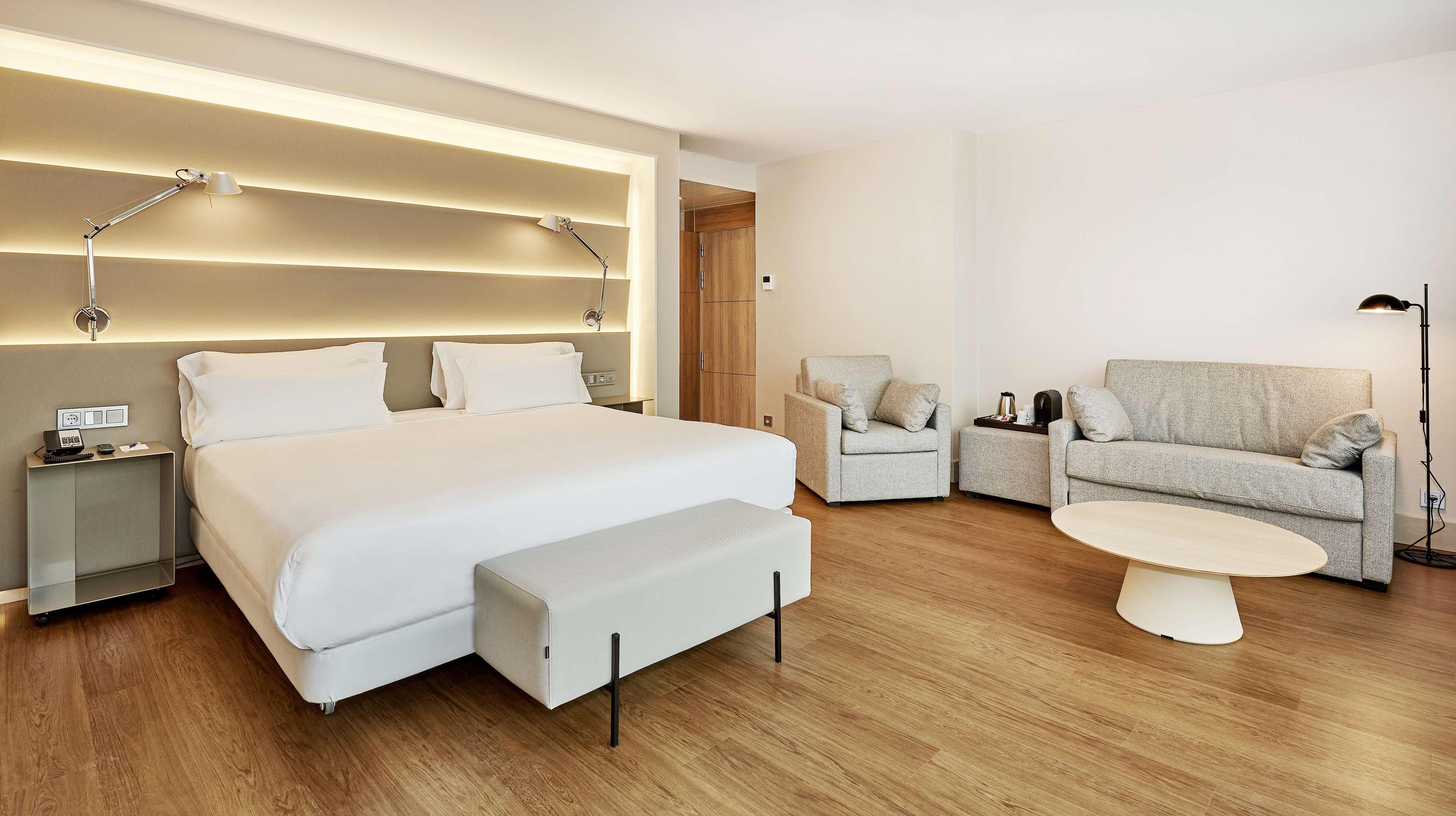 Nh Sants Barcelona Hotel Ngoại thất bức ảnh