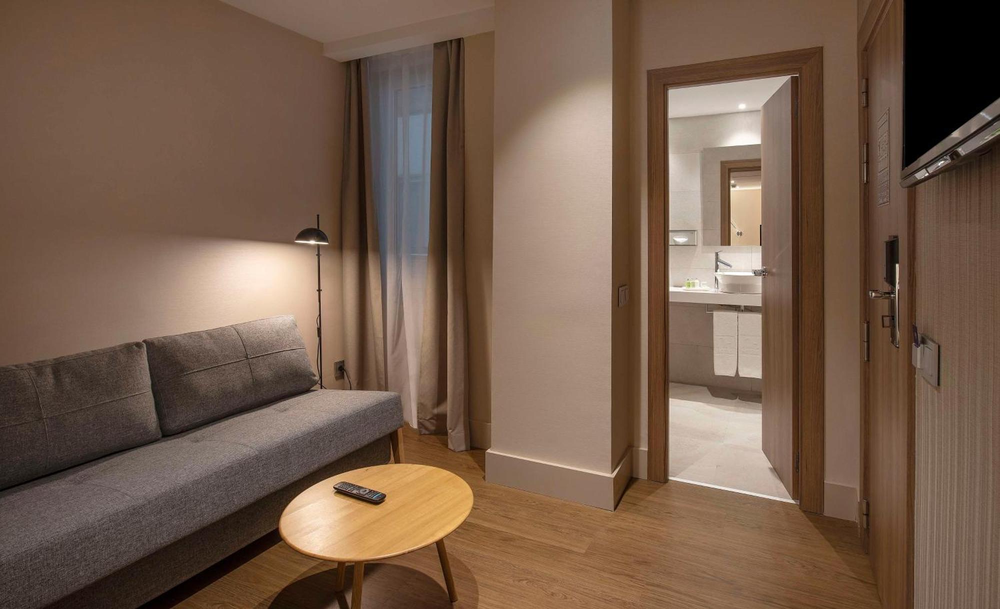 Nh Sants Barcelona Hotel Ngoại thất bức ảnh